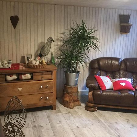 La Ferme De La-Haut B&B Le Haut-du-Them Екстериор снимка