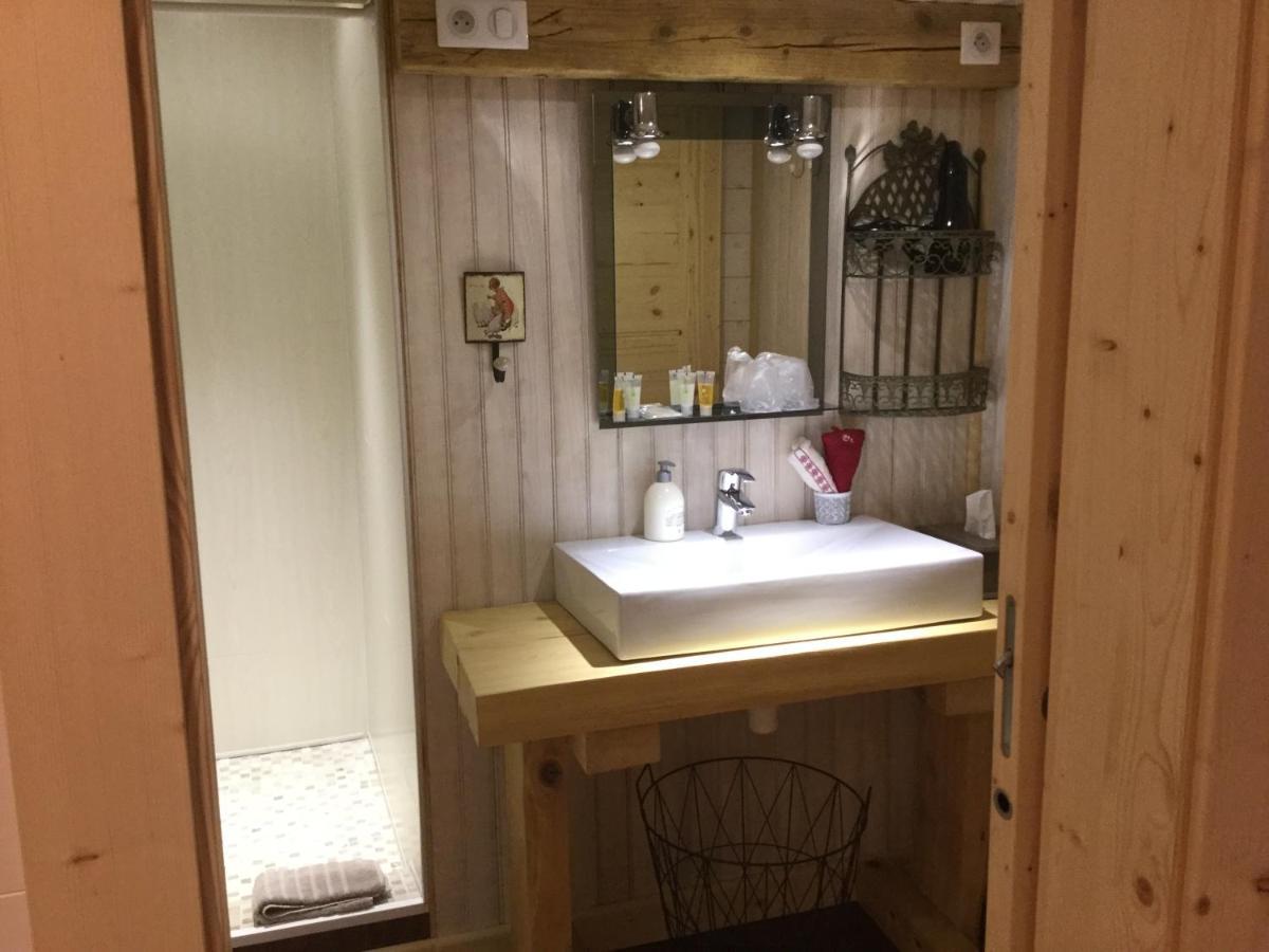 La Ferme De La-Haut B&B Le Haut-du-Them Екстериор снимка