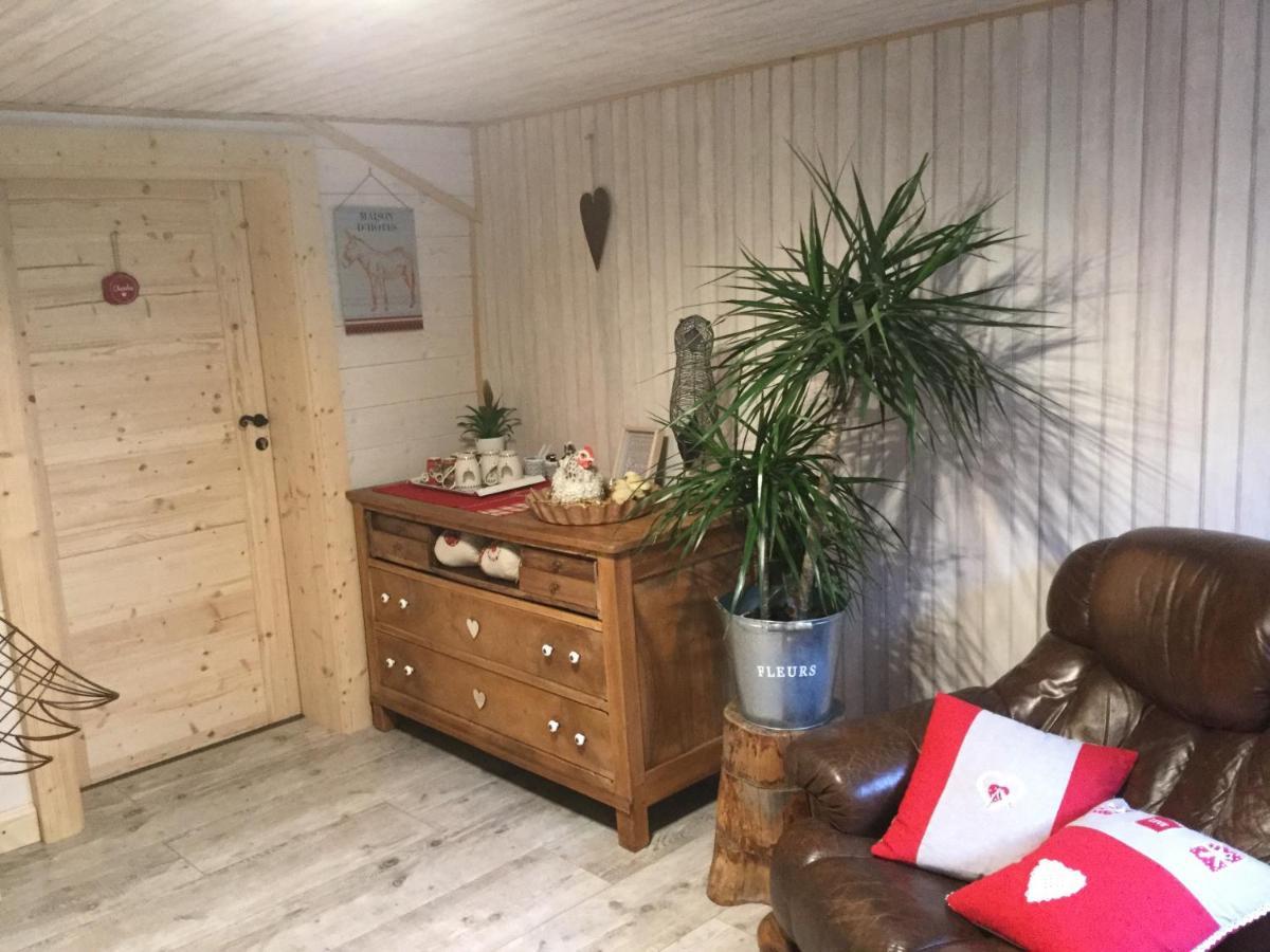 La Ferme De La-Haut B&B Le Haut-du-Them Екстериор снимка