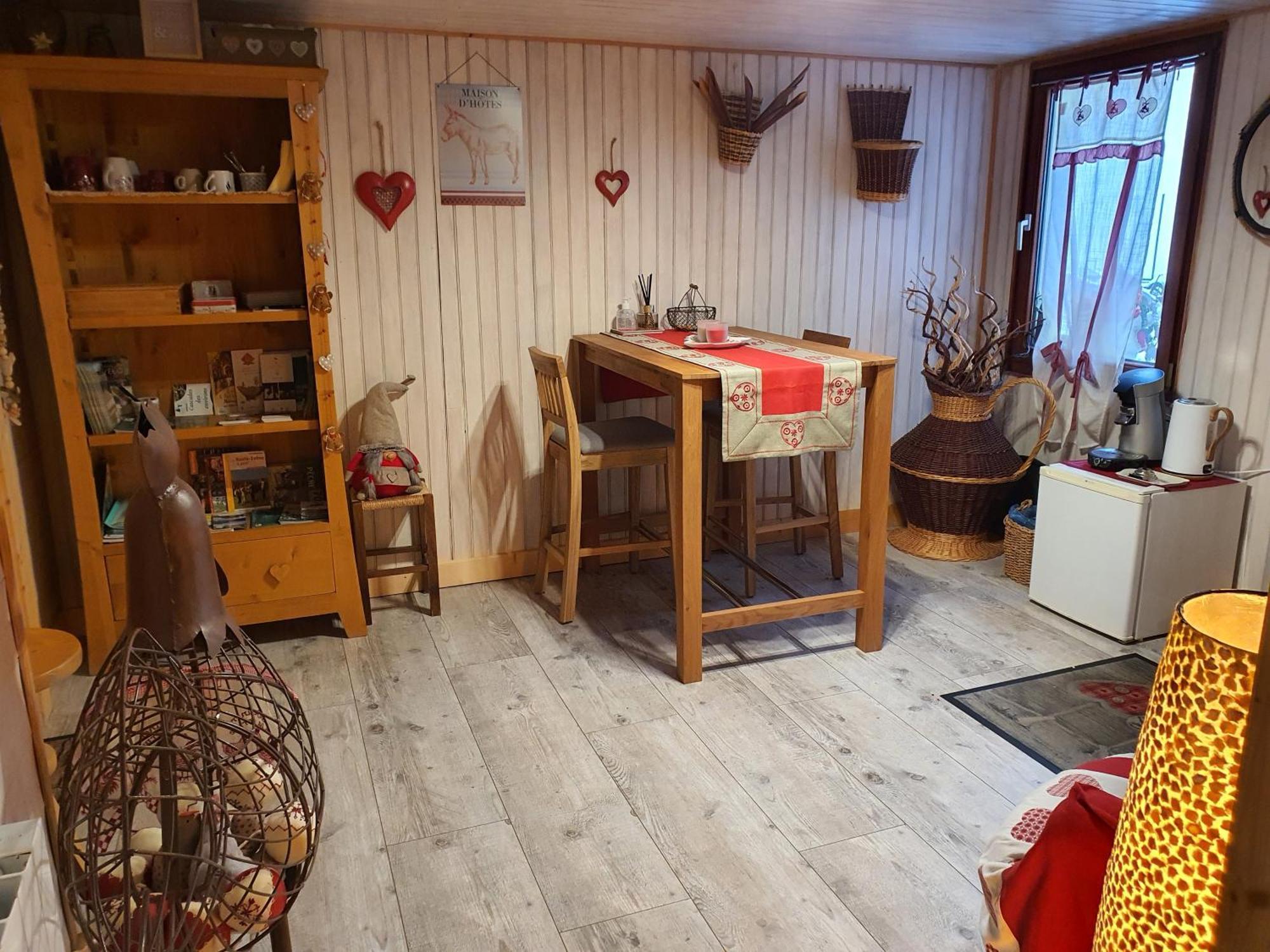 La Ferme De La-Haut B&B Le Haut-du-Them Екстериор снимка